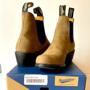 Blundstones new in box size 4.5 (AUS/UK) Stone Nubuck